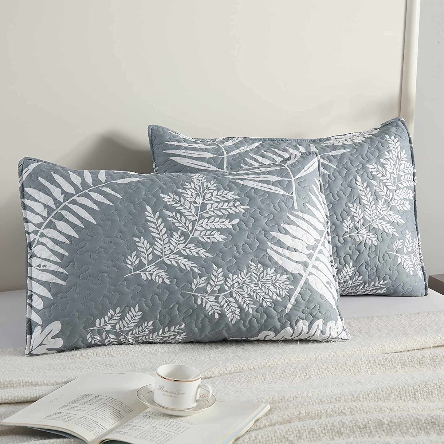 GREAGLE Queen/King Size Quilt Set, Lightweight Leaf Printed Full Size Bedspread Coverlet Set with 2 Pillow Sham, Grey Leaf