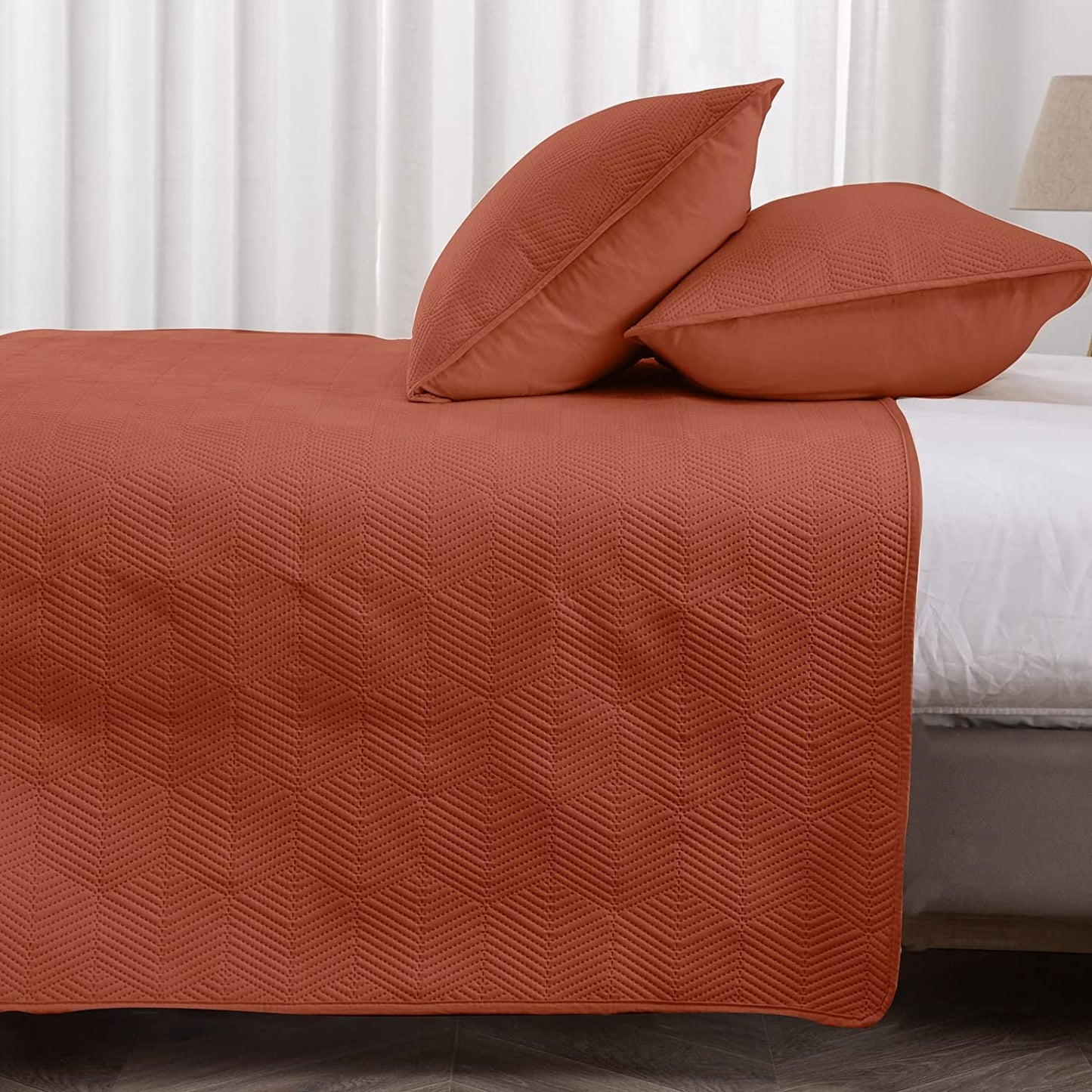 3-Piece Burnt Orange Queen Sze Quilt Set,Soft Warm Geometric Ultrasonic Reversible Rust Coverlet Bedspread Set (90 x 90 Inch) with 2 Pillow Sham (20 x 26 Inch)