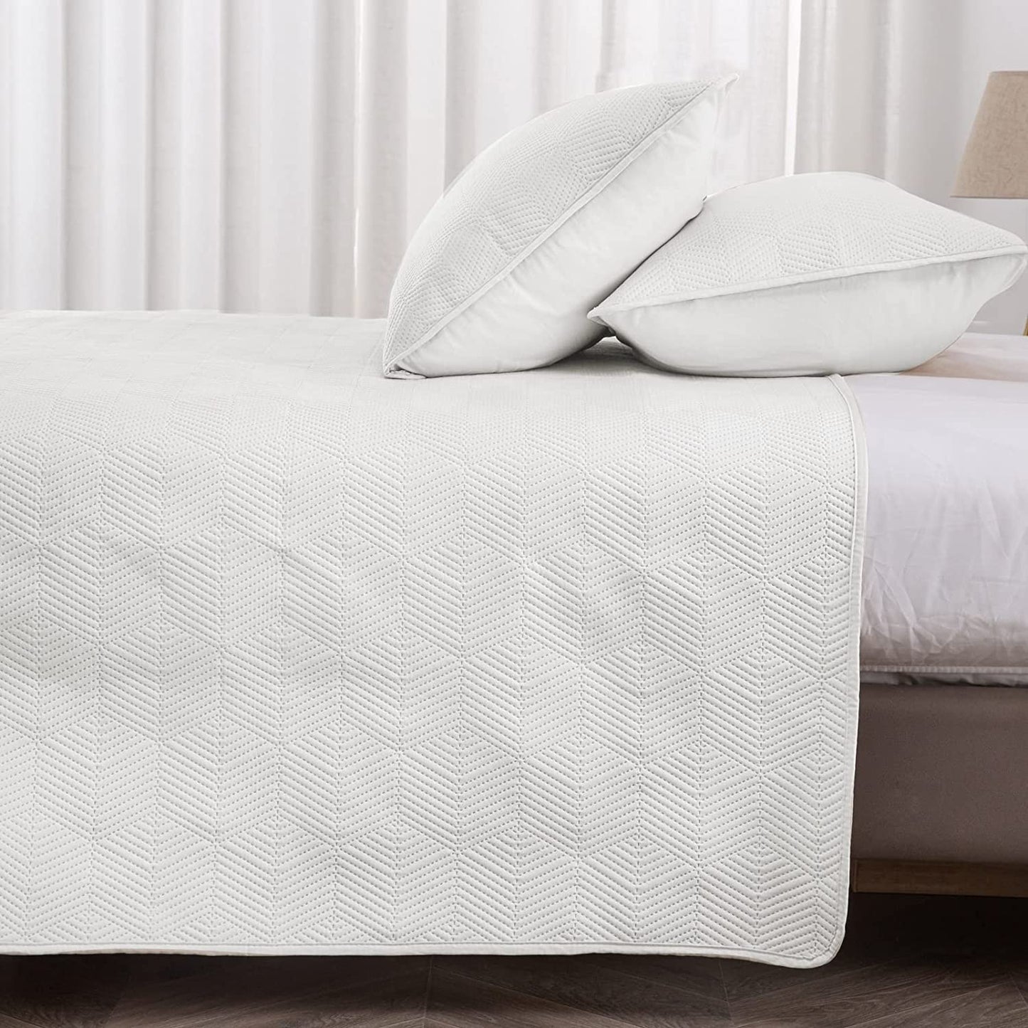 3-Piece White Queen Size Quilt Set,Soft Warm Geometric Ultrasonic Reversible Coverlet Bedspread Set (90 x 90 Inch) with 2 Pillow Sham (20 x 26 Inch)