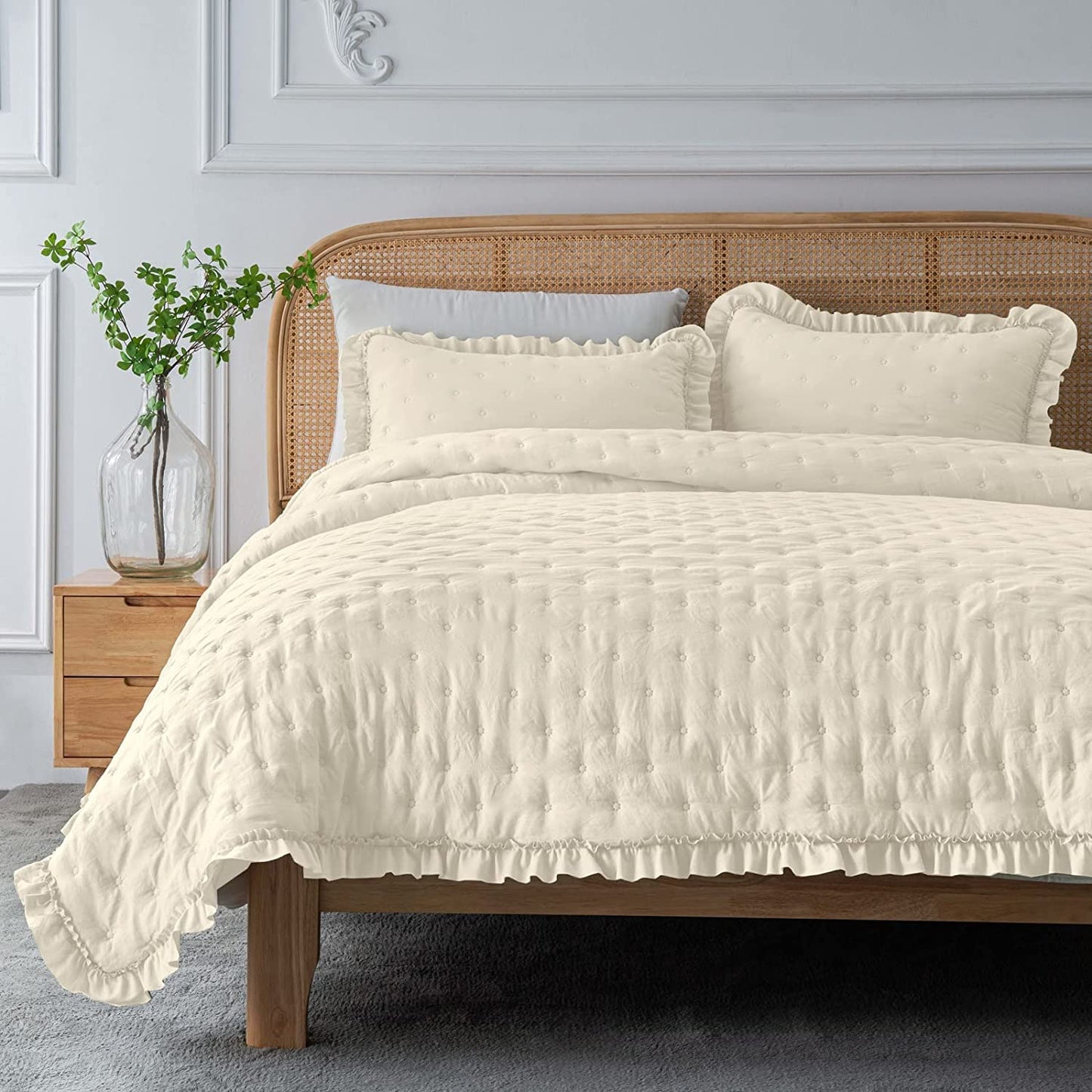 3-Piece Queen Beige Quilt Set,Soft Warm Ultrasonic Reversible Pleated Ruffled Coverlet Bedspread Set (90 x 90 Inch) with 2 Pillow Sham (20 x 26 Inch)