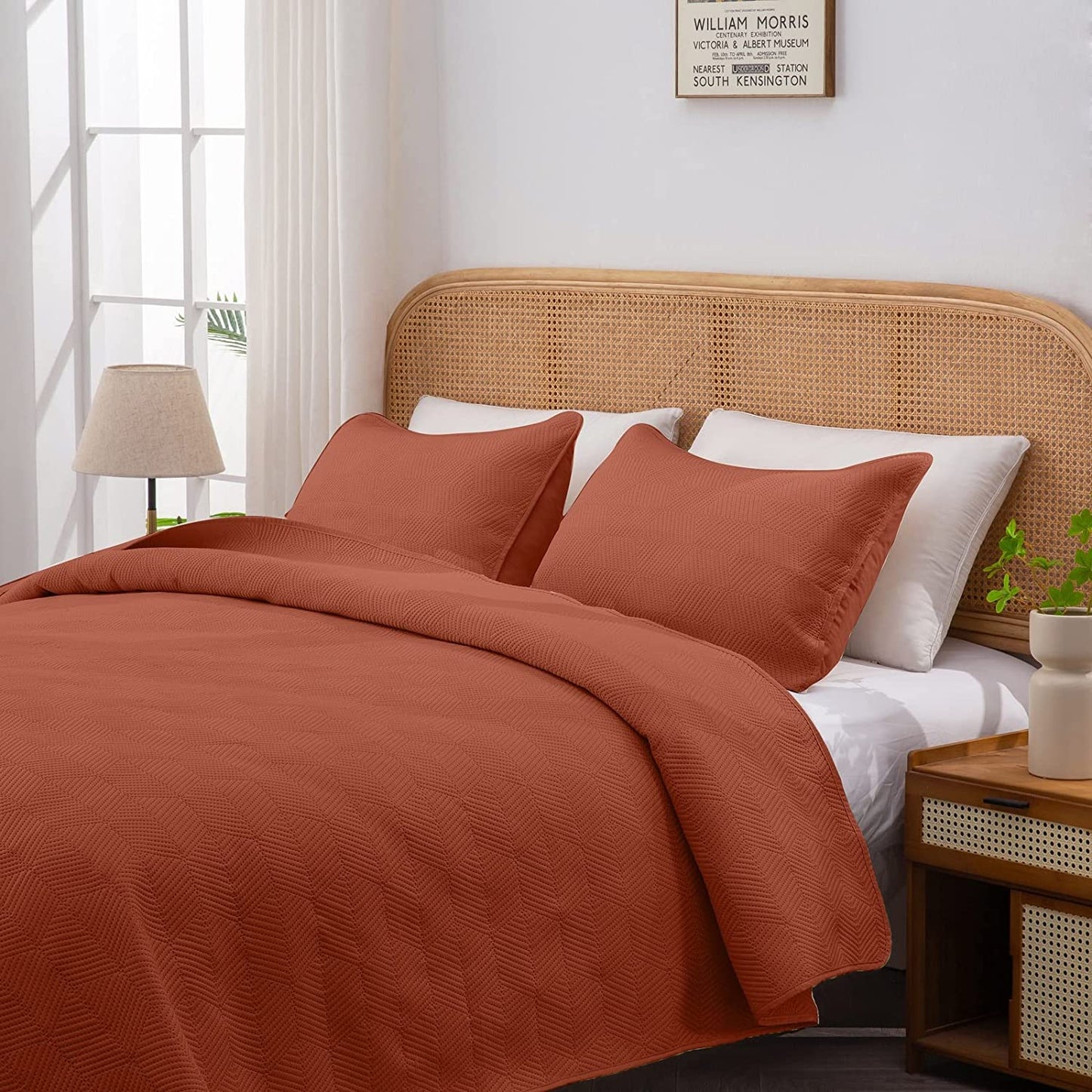 3-Piece Burnt Orange Queen Sze Quilt Set,Soft Warm Geometric Ultrasonic Reversible Rust Coverlet Bedspread Set (90 x 90 Inch) with 2 Pillow Sham (20 x 26 Inch)