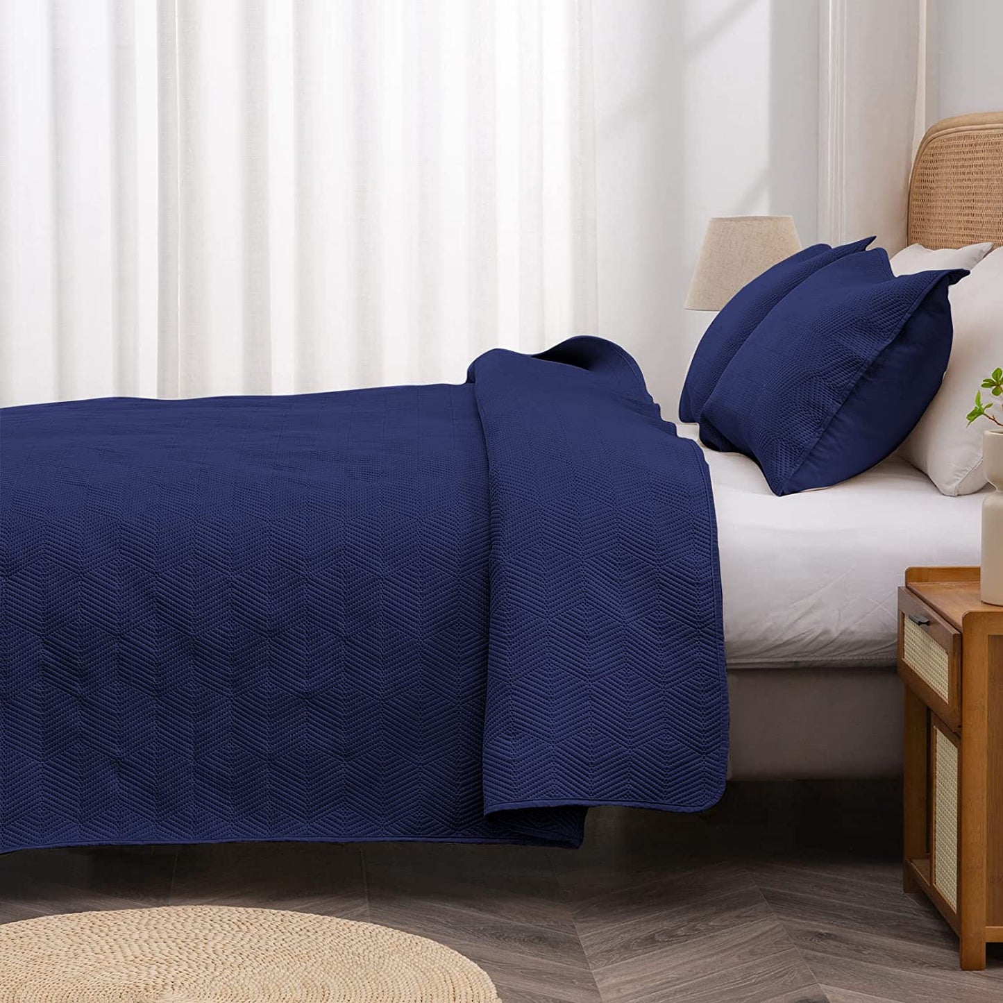 3-Piece Navy Blue Queen Size Quilt Set,Soft Warm Geometric Ultrasonic Reversible Coverlet Bedspread Set (90 x 90 Inch) with 2 Pillow Sham (20 x 26 Inch)