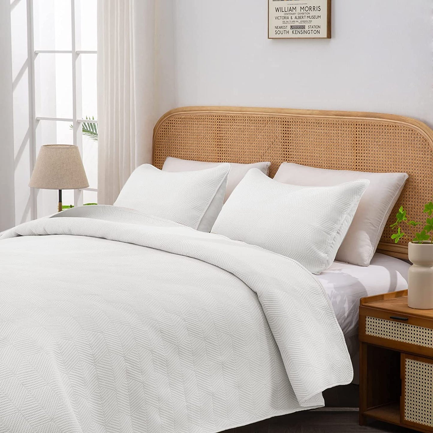 3-Piece White Queen Size Quilt Set,Soft Warm Geometric Ultrasonic Reversible Coverlet Bedspread Set (90 x 90 Inch) with 2 Pillow Sham (20 x 26 Inch)