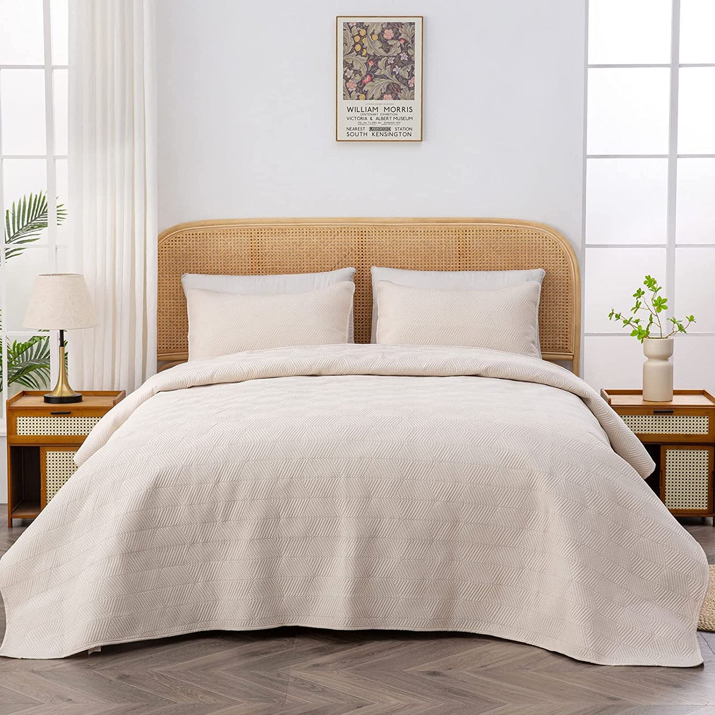 3-Piece Beige Queen Size Quilt Set,Soft Warm Geometric Ultrasonic Reversible Coverlet Bedspread Set (90 x 90 Inch) with 2 Pillow Sham (20 x 26 Inch)