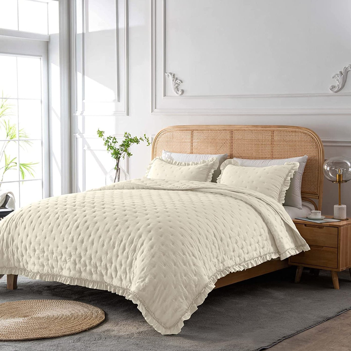 3-Piece Queen Beige Quilt Set,Soft Warm Ultrasonic Reversible Pleated Ruffled Coverlet Bedspread Set (90 x 90 Inch) with 2 Pillow Sham (20 x 26 Inch)