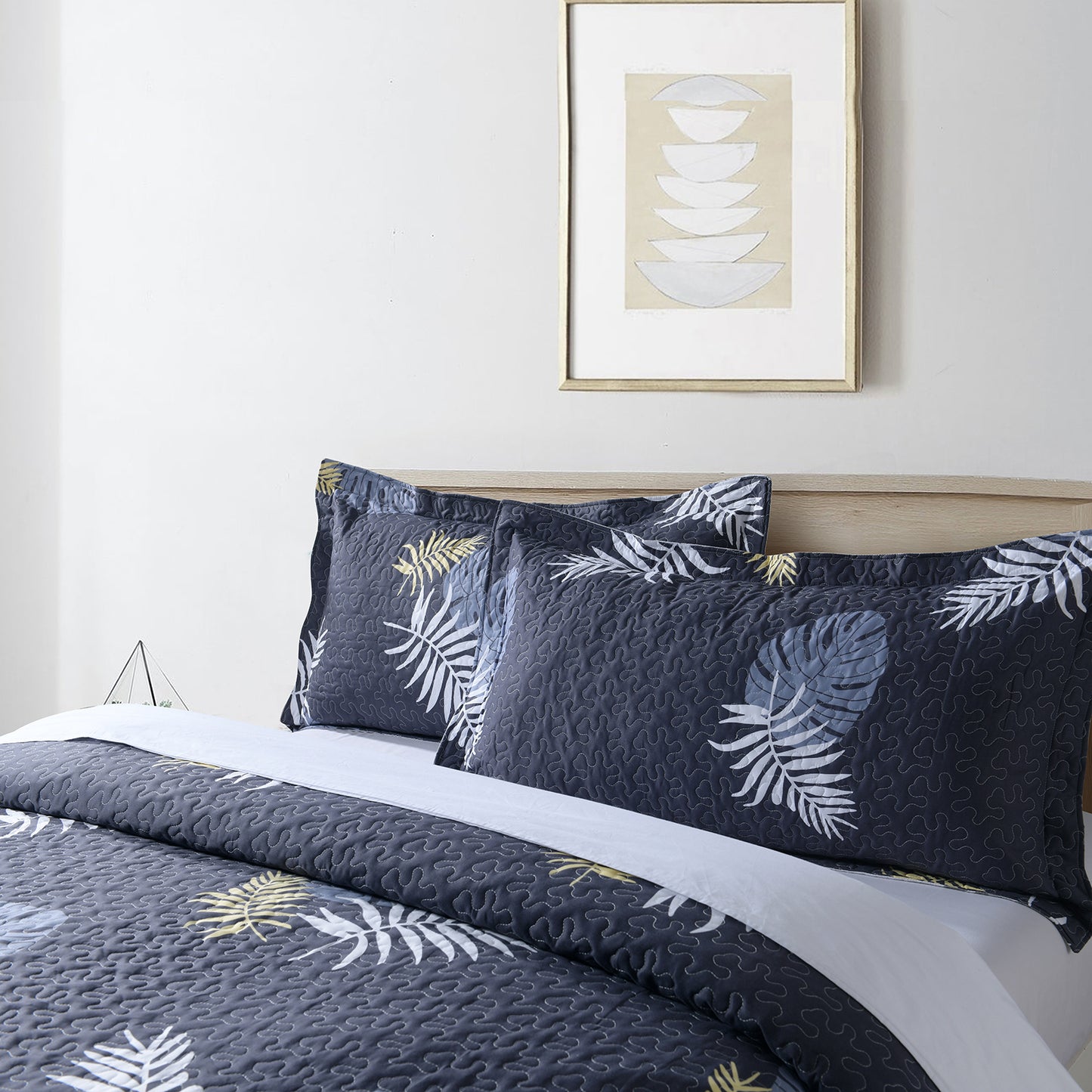 3-Piece Navy Leaf Quilt Set, Queen/King Size Quilt Bedspread Coverlet Bedding Set with 2 Pillow Shams for All Season