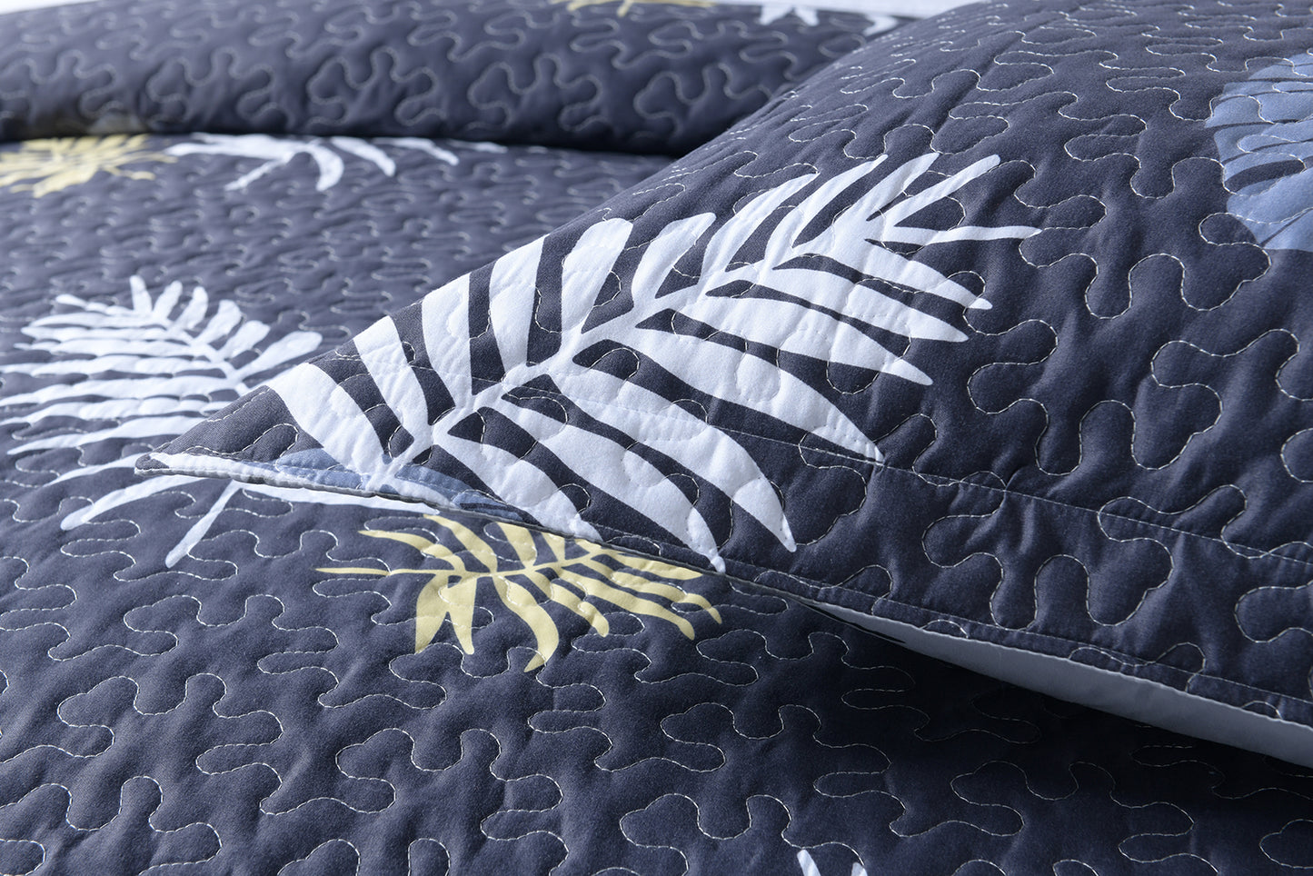 3-Piece Navy Leaf Quilt Set, Queen/King Size Quilt Bedspread Coverlet Bedding Set with 2 Pillow Shams for All Season