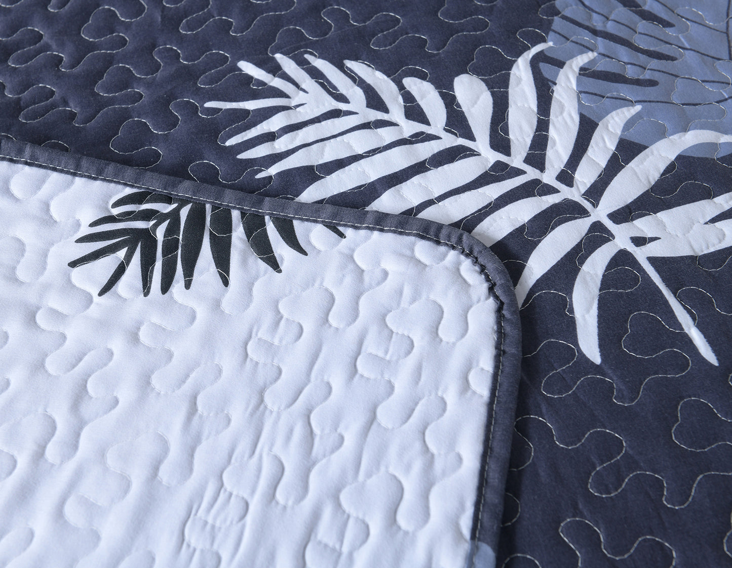 3-Piece Navy Leaf Quilt Set, Queen/King Size Quilt Bedspread Coverlet Bedding Set with 2 Pillow Shams for All Season