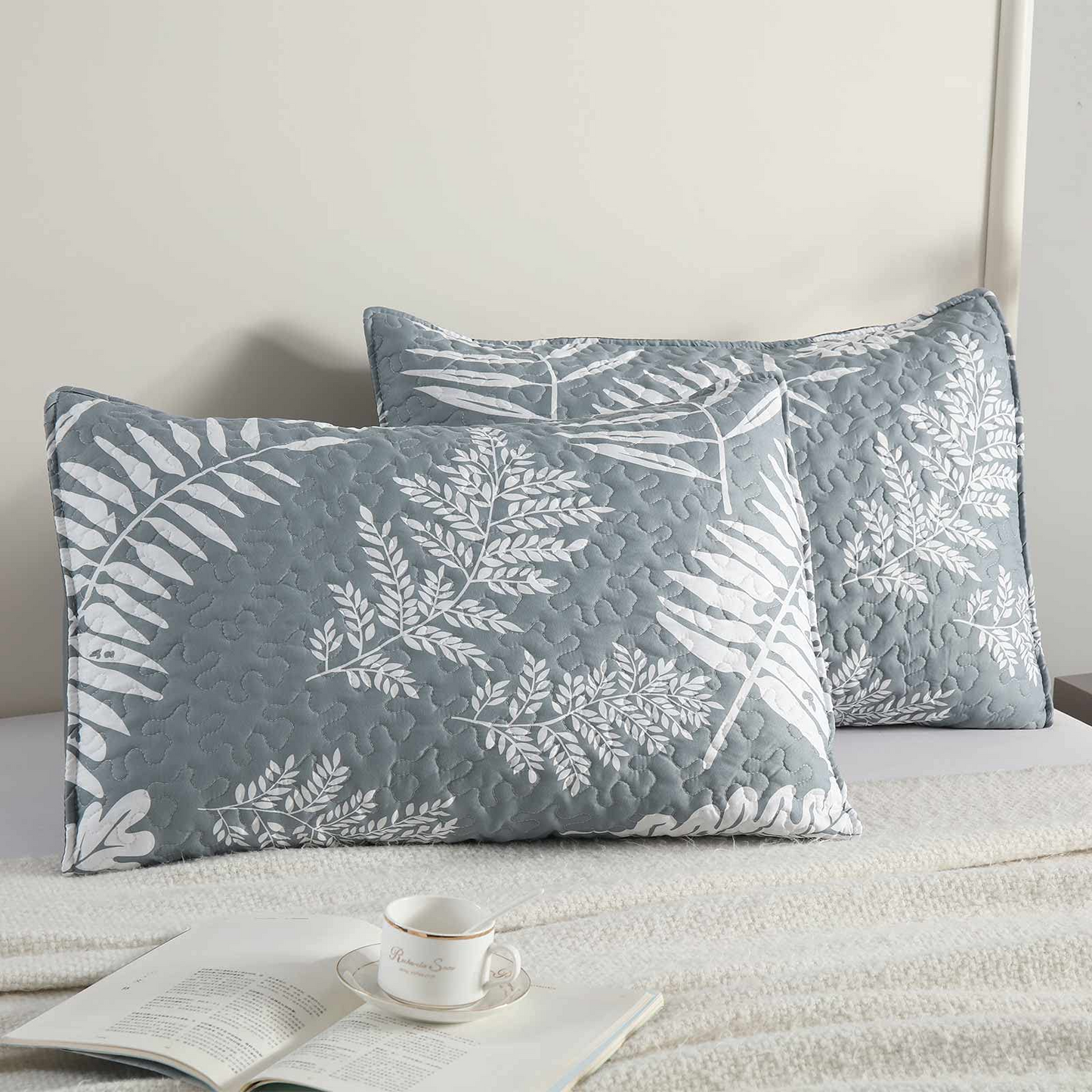 3-Piece Queen Quilt Set, Lightweight Soft Warm Full Size Quilt Bedspread Coverlet (90x90 in) with 2 Pillow Shams (20x26 in) for All Season, Leaf Print