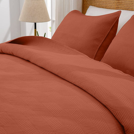 3-Piece Burnt Orange Queen Sze Quilt Set,Soft Warm Geometric Ultrasonic Reversible Rust Coverlet Bedspread Set (90 x 90 Inch) with 2 Pillow Sham (20 x 26 Inch)