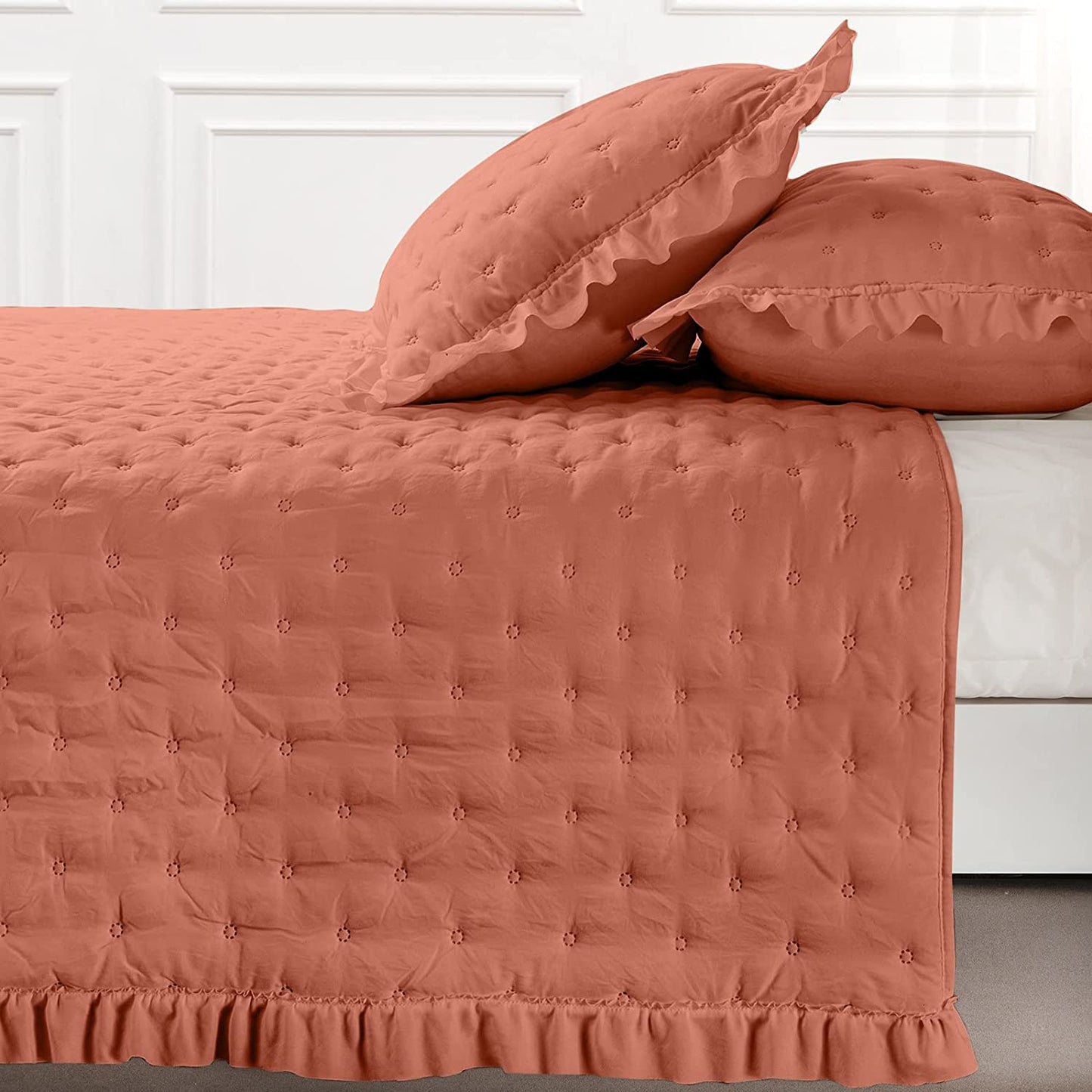 3-Piece King Burnt Orange Quilt Set,Soft Warm Ultrasonic Reversible Pleated Ruffled Coverlet Bedspread Set (104 x 90 Inch) with 2 Pillow Sham (20 x 36 Inch)