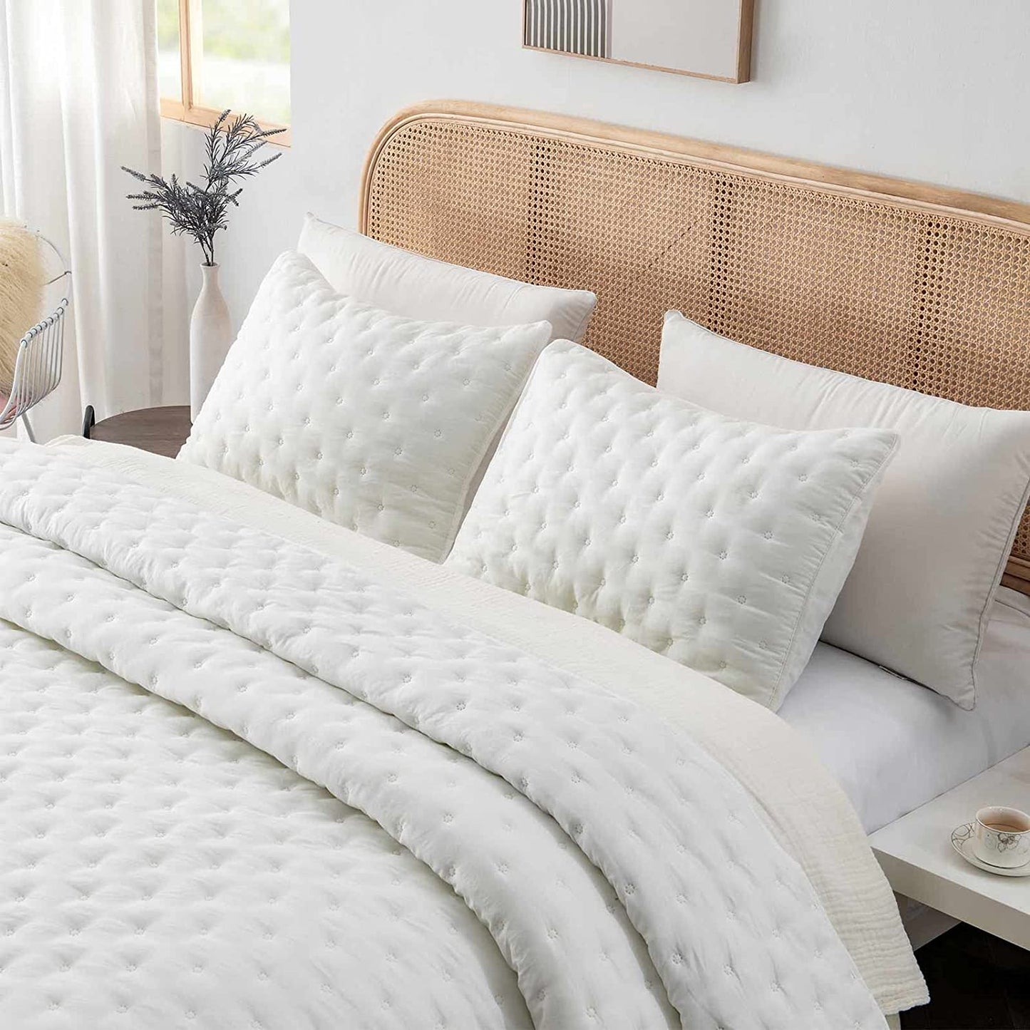 3-Piece Twin White Quilt Set, Soft Warm Ultrasonic Reversible Coverlet Bedspread Set (68 x 90 Inch) with 1 Pillow Sham (20 x 26 Inch)