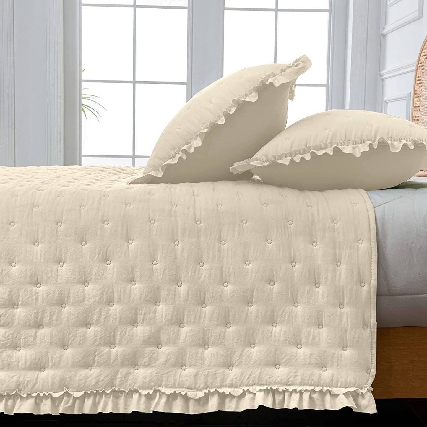 3-Piece Queen Beige Quilt Set,Soft Warm Ultrasonic Reversible Pleated Ruffled Coverlet Bedspread Set (90 x 90 Inch) with 2 Pillow Sham (20 x 26 Inch)