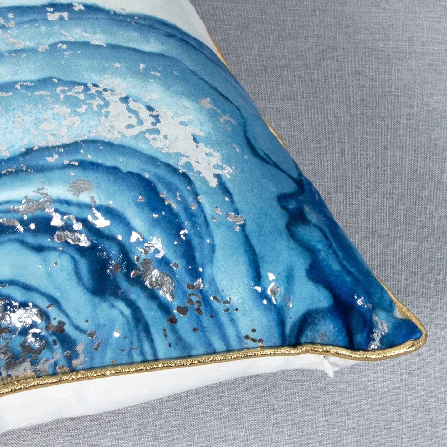 Throw Pillow Covers Cases, Pack of 2, Soft Decorative Luxury Velvet Cushion Covers for Living Room
